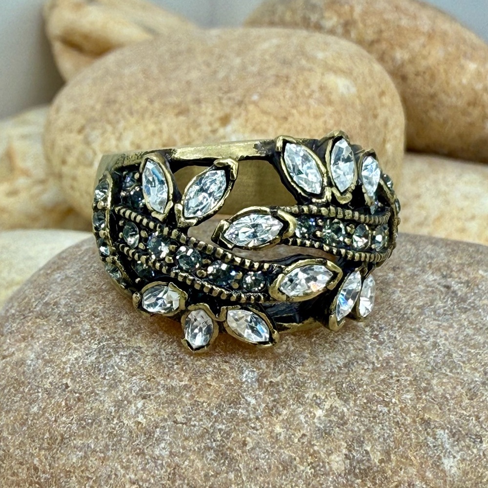 Vintage Heidi Daus Marquise Swarovski Crystal Gold Tone Leaf Vine Ring Size 6